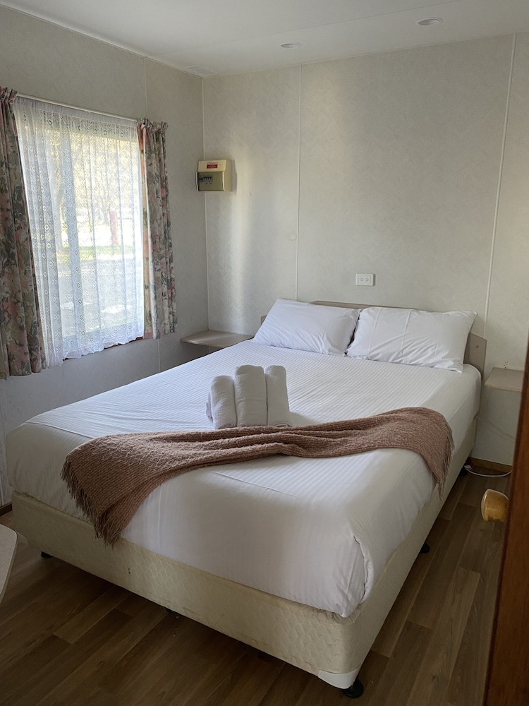 Family Cabin, 2 Bedrooms, Kitchenette photo 3