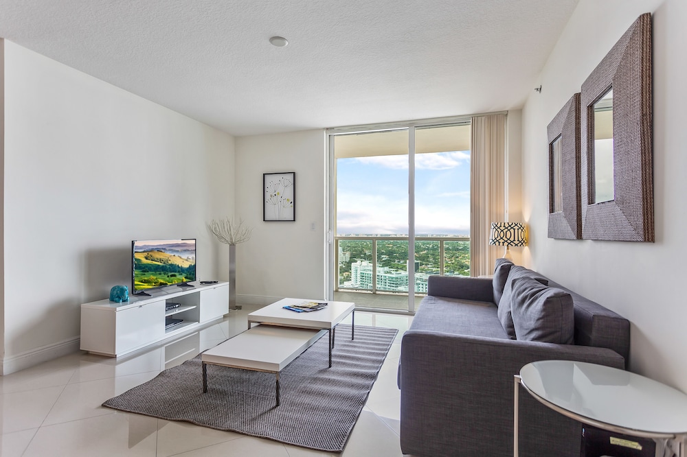 Large Suite photo 1
