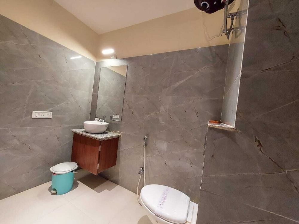 Deluxe Double Room with Side Sea View photo 2