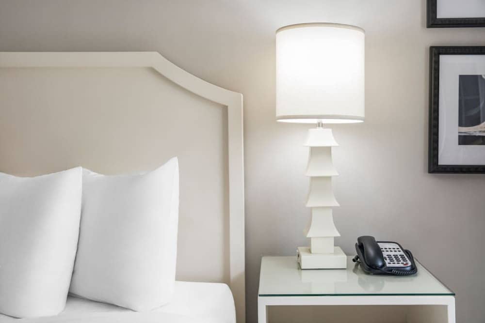 Deluxe Room, 1 Queen Bed, Refrigerator & Microwave, City View