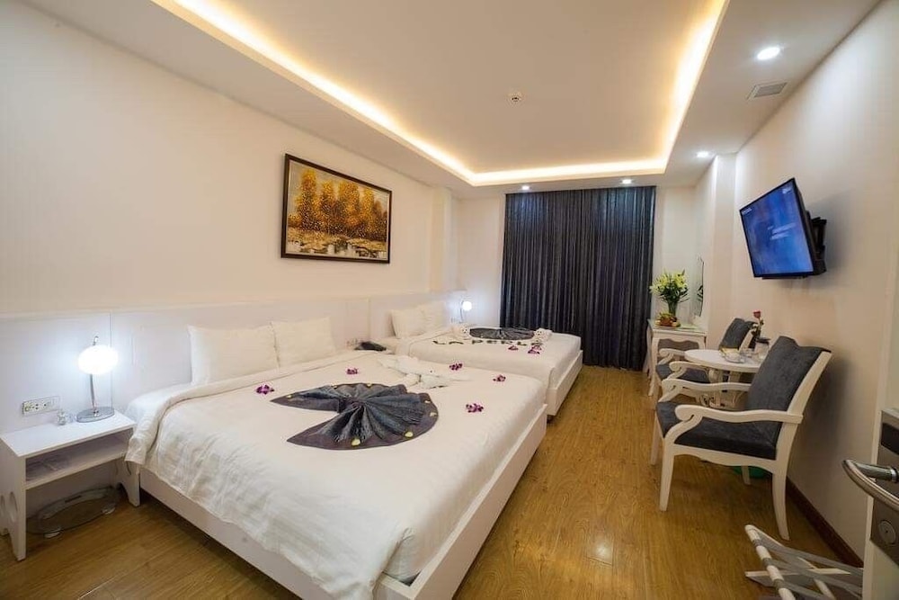 Family Studio Suite, 2 Queen Beds photo 2