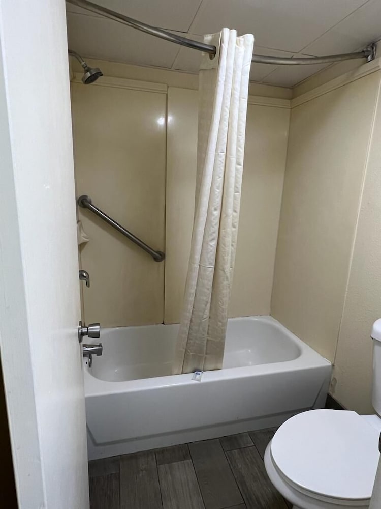 Standard Room, 2 Double Beds, Non Smoking photo 3