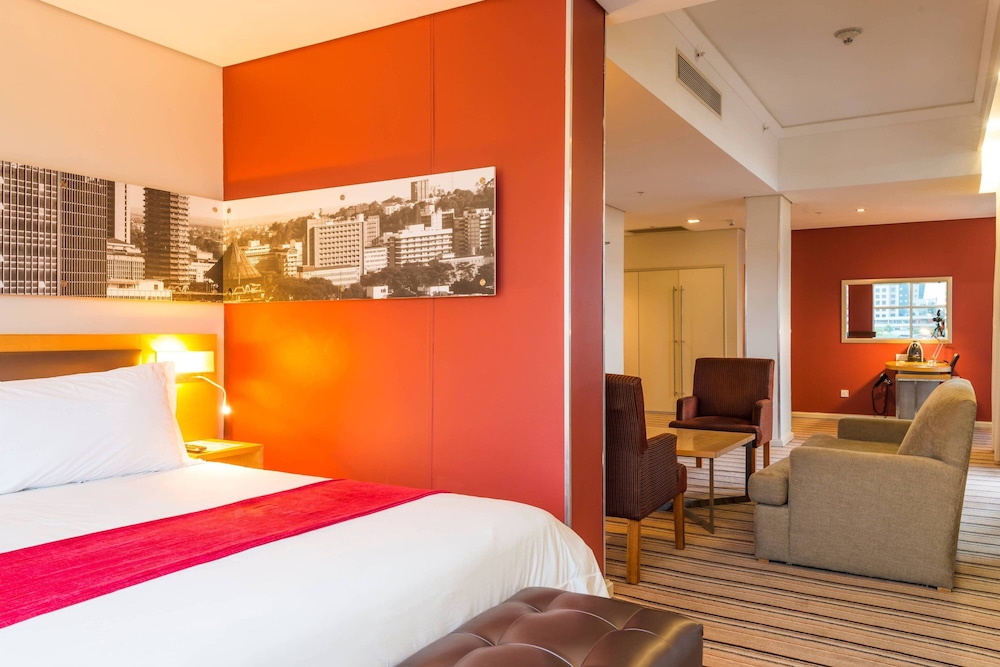 Suite, 1 King Bed with Sofa bed, City View photo 2