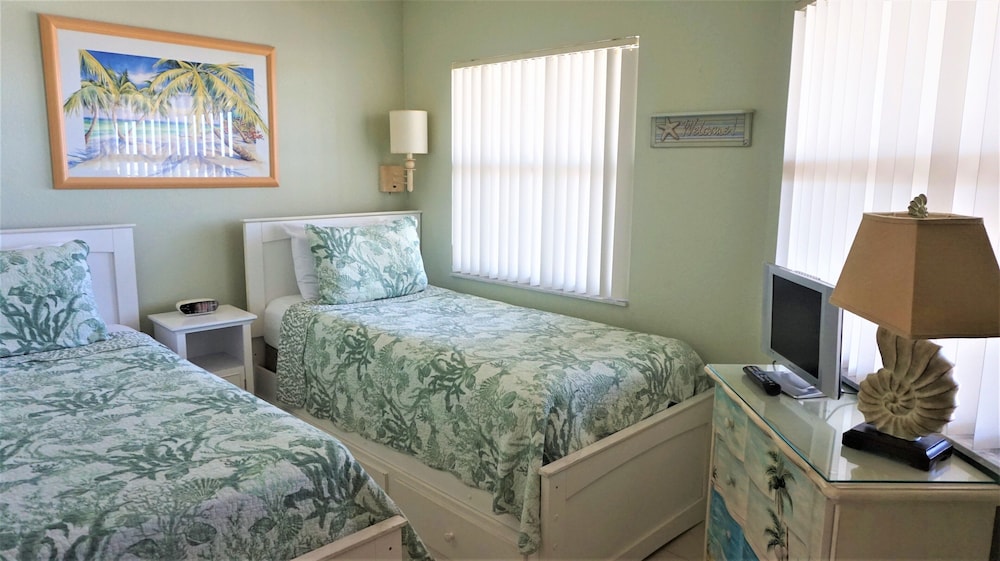 Partial Gulf View Condo 508 photo 3