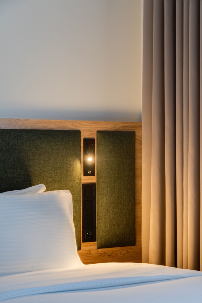 Standard Twin Room - Photo 3