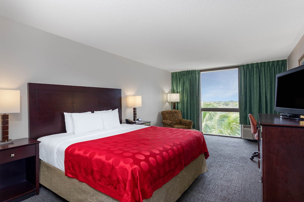 Deluxe Room, 1 King Bed, Accessible, City View