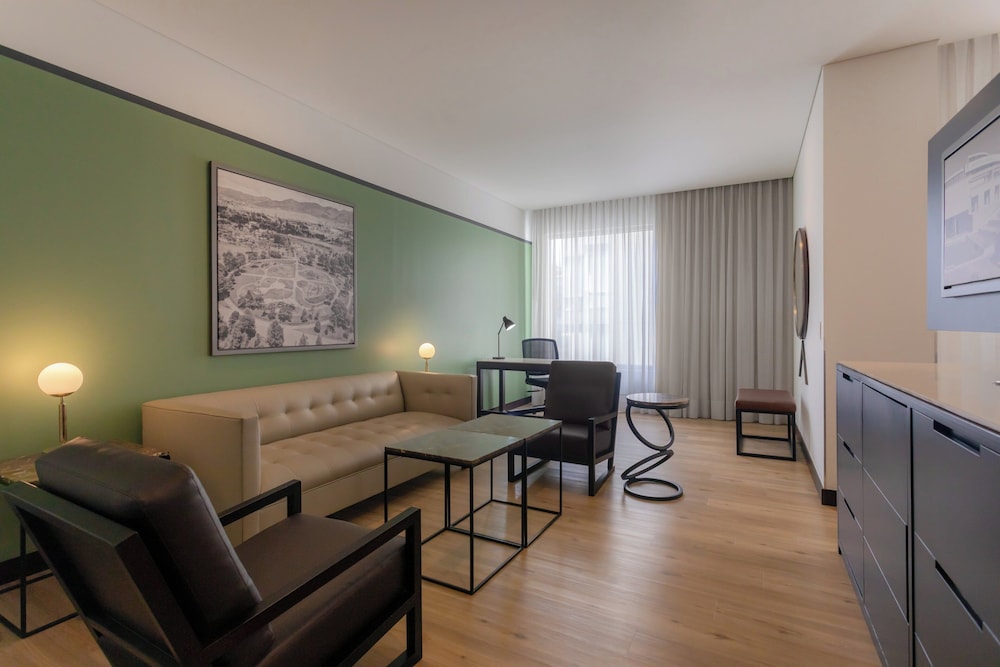 Suite, 1 King Bed photo 2