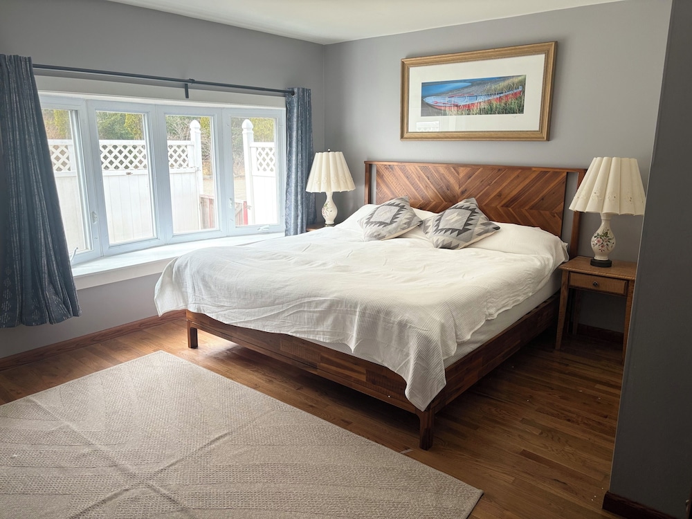 Room, 1 King Bed, Private Bathroom, Garden View photo 1