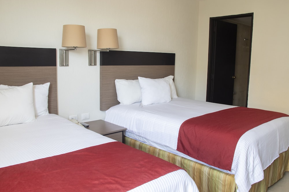 Room, 2 Double Beds, Non Smoking - Photo 7