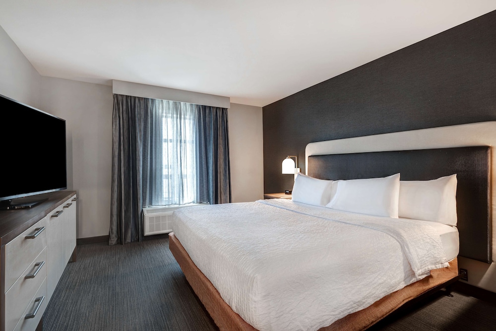 Suite, 1 King Bed, Accessible, Bathtub (Mobility & Hearing) - Photo 1