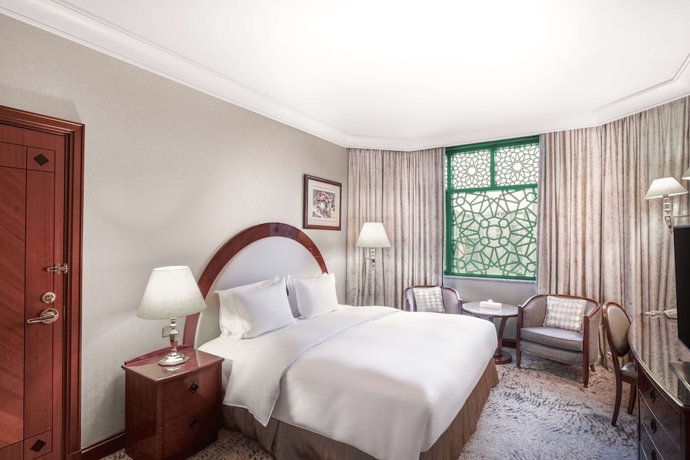Deluxe Room, 1 King Bed (Partial Haram View) - Photo 5