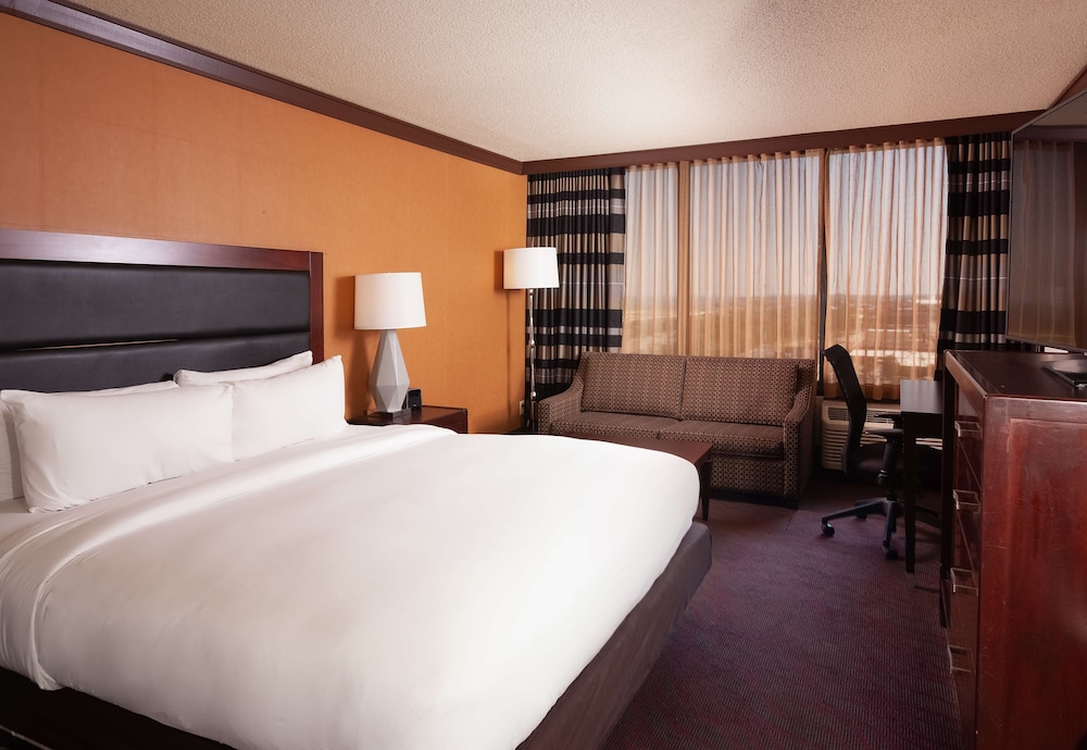 Deluxe Room, 1 King Bed, Accessible (Mobility)