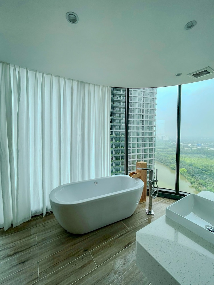 Superior Apartment, 3 Bedrooms, Kitchen, City View
