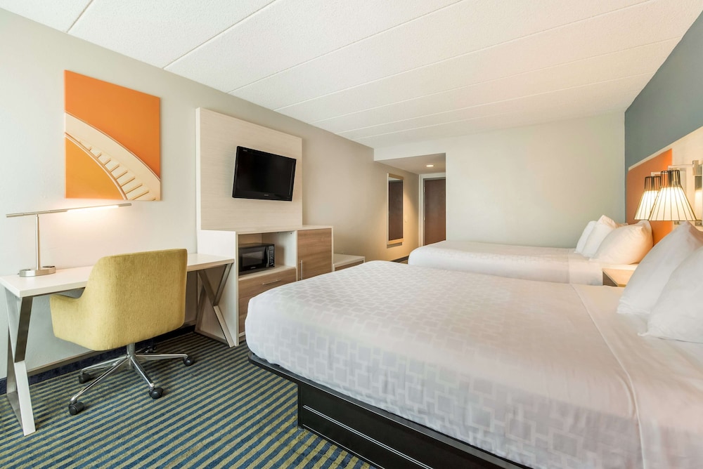 Suite, 2 Double Beds, Non Smoking, Kitchenette photo 3