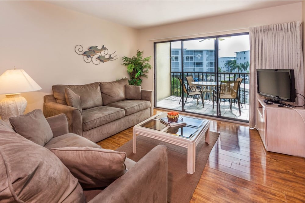 Condo, 2 Bedrooms
