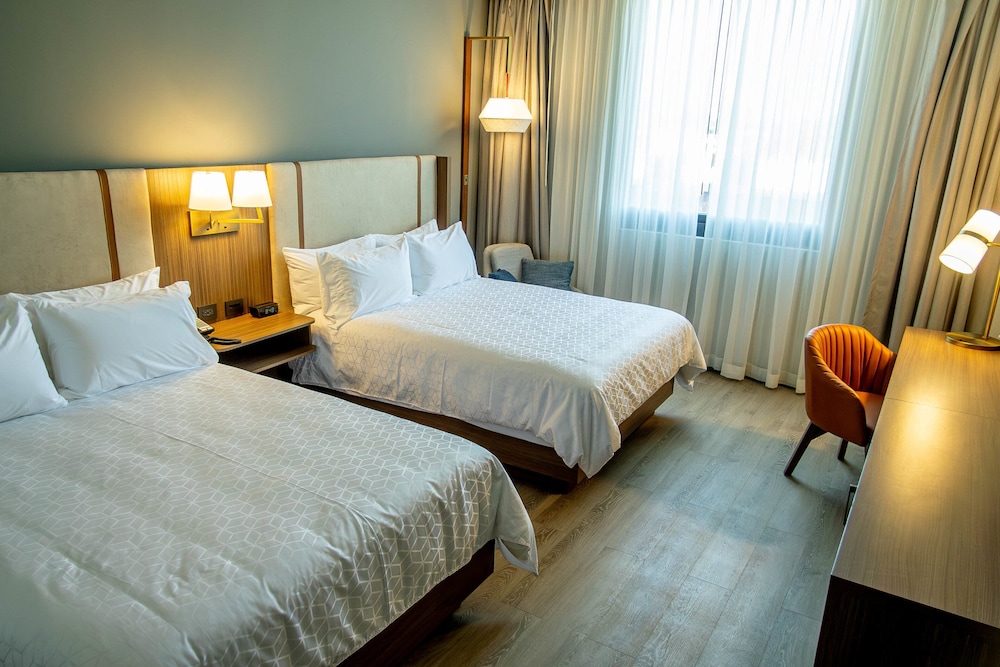 Premium Room, 2 Queen Beds - Photo 4