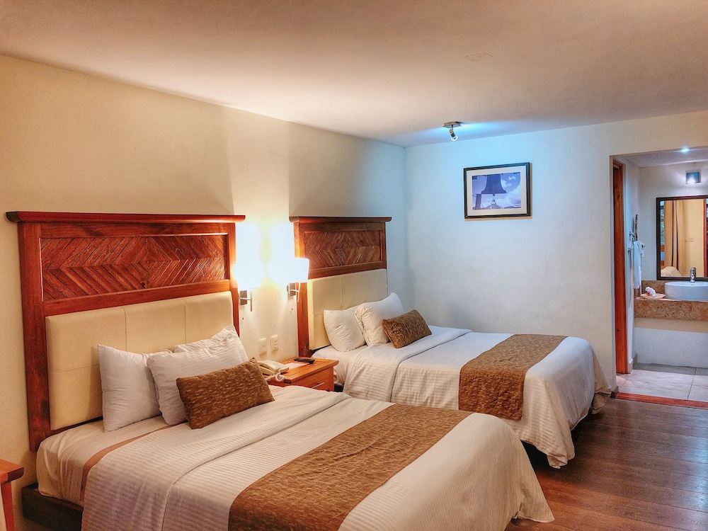 Standard Suite, 2 Double Beds photo 2