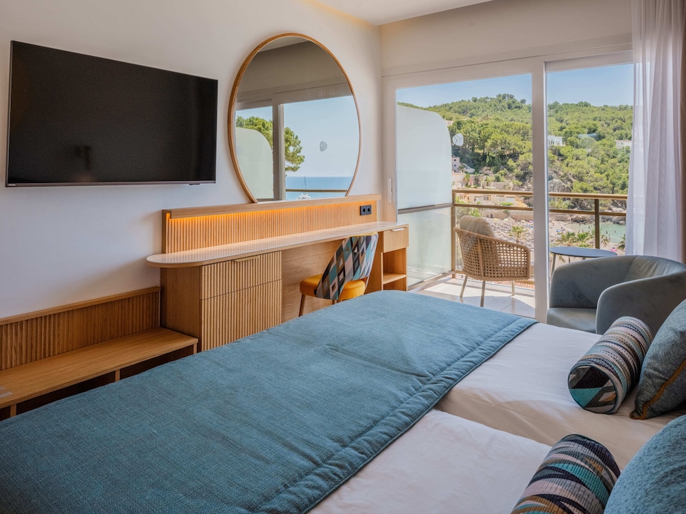 Double Room Single Use, Balcony, Sea View photo 3