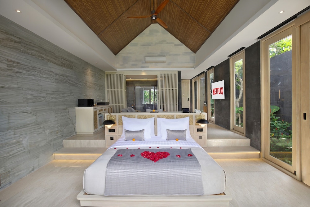 Smart 1 Bedroom Villa with Private Pool & Hot Tub - Photo 5