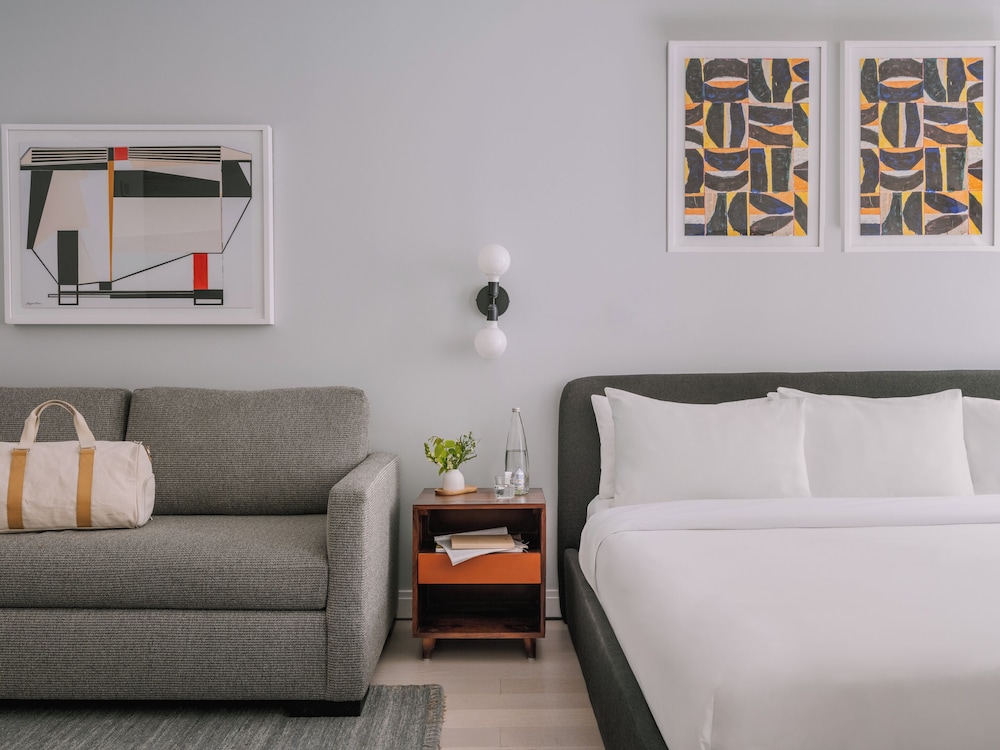 Deluxe Studio, 1 King Bed With Sofa Bed, City View photo 2