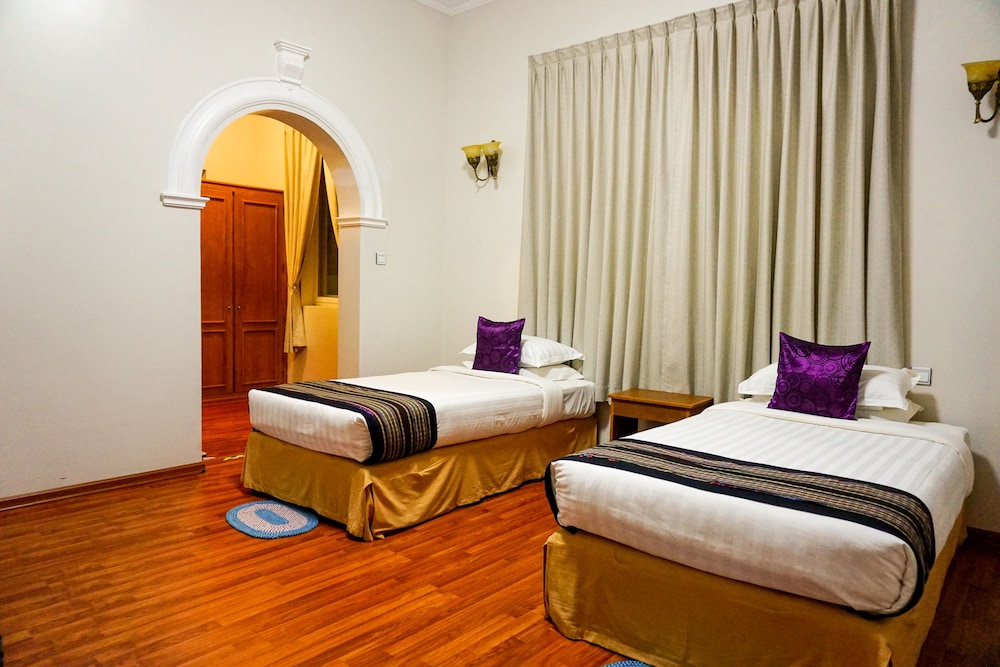 Deluxe Double or Twin Room, 1 Double or 2 Twin Beds, Bathtub, Courtyard View