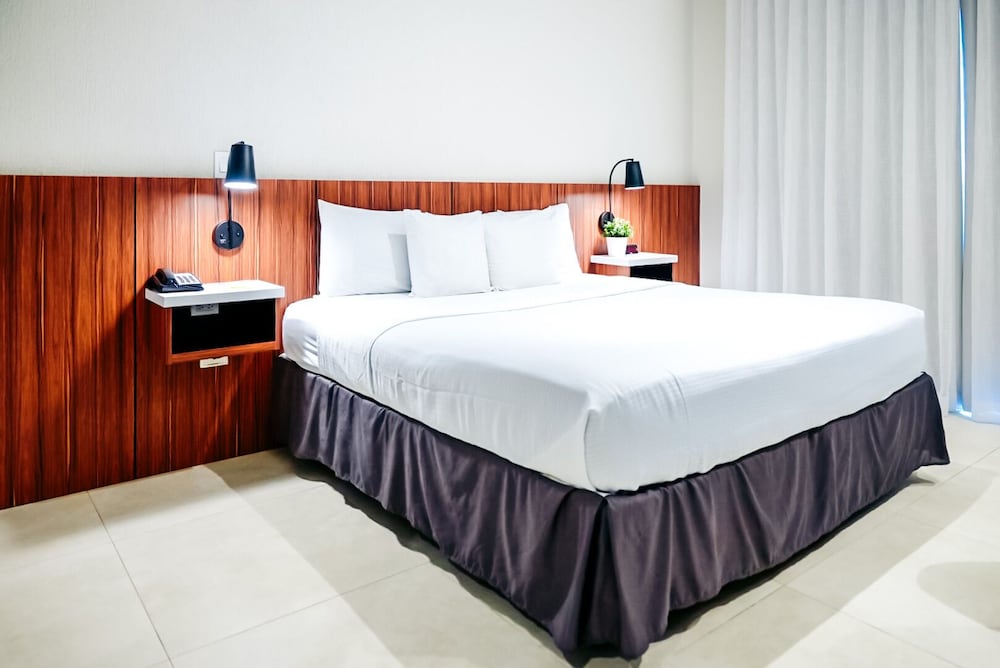 Standard Room, 1 King Bed - Photo 1