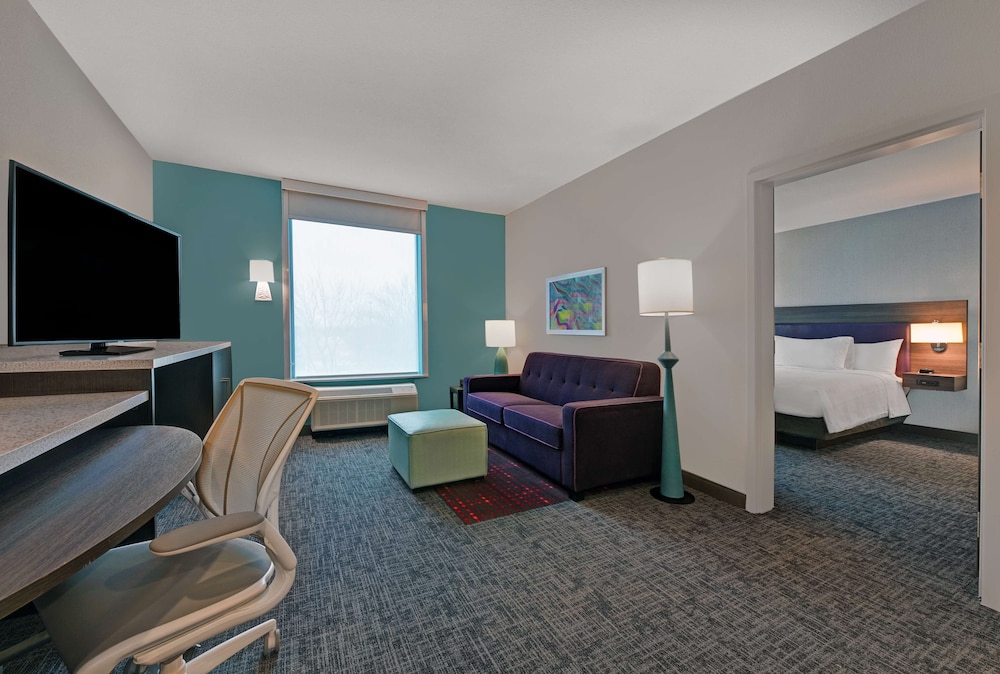 Suite, 1 King Bed, Accessible (Hearing) - Photo 2
