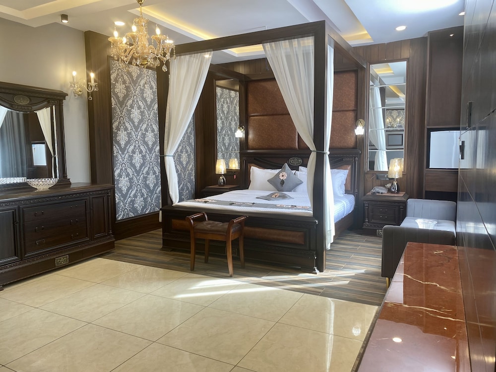 Luxury Suite
