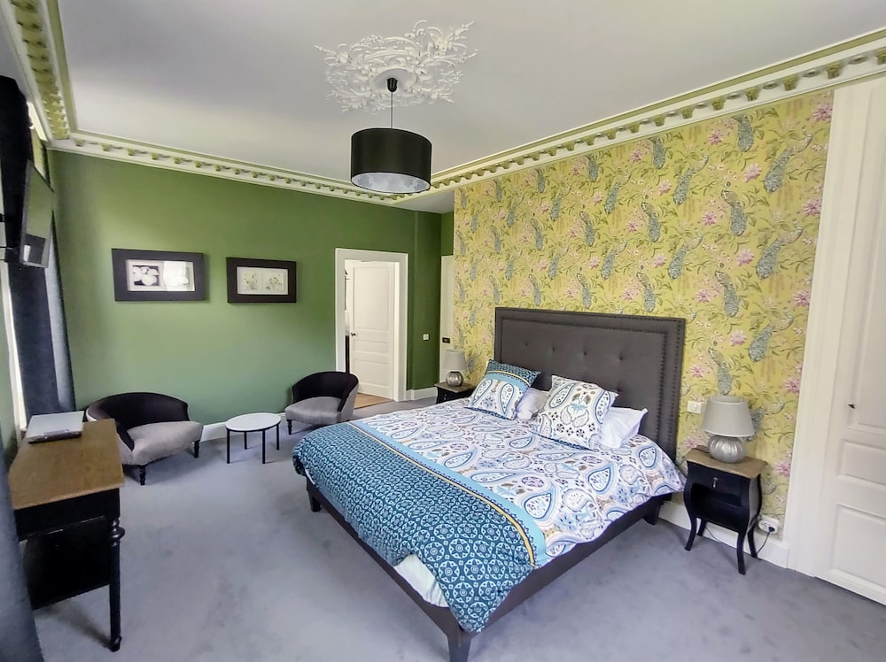 Deluxe Double Room, 1 King Bed, Private Bathroom, Garden View photo 1