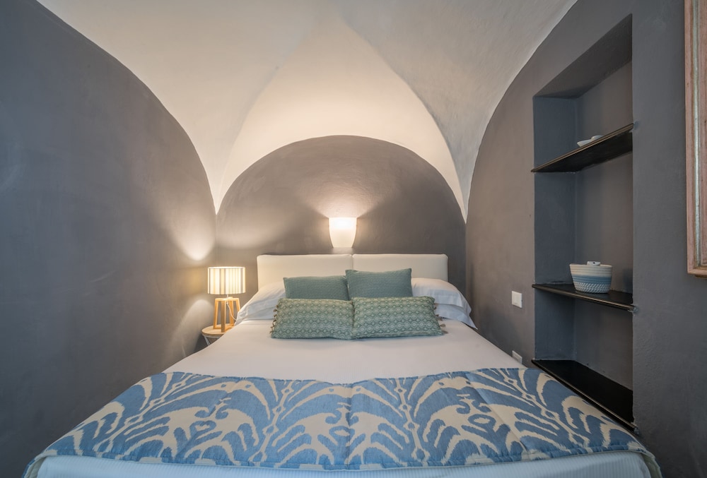 Economy Triple Room, 3 Bedrooms, Partial Sea View