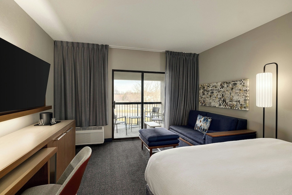 Room, 1 King Bed with Sofa bed, Balcony (Hearing Accessible)