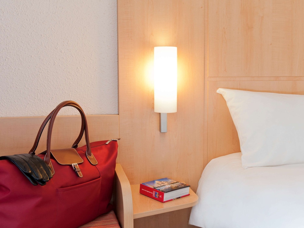 Standard Room, 2 Twin Beds - Photo 6