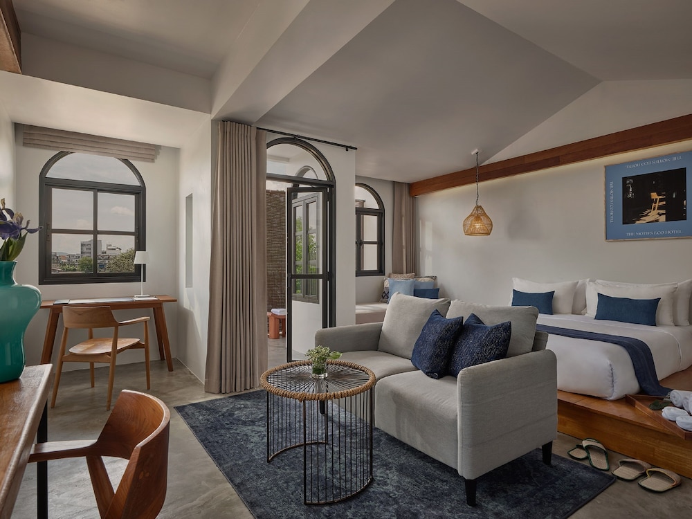 Honeymoon Studio Suite