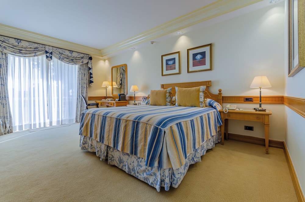 Available room thumbnail 5