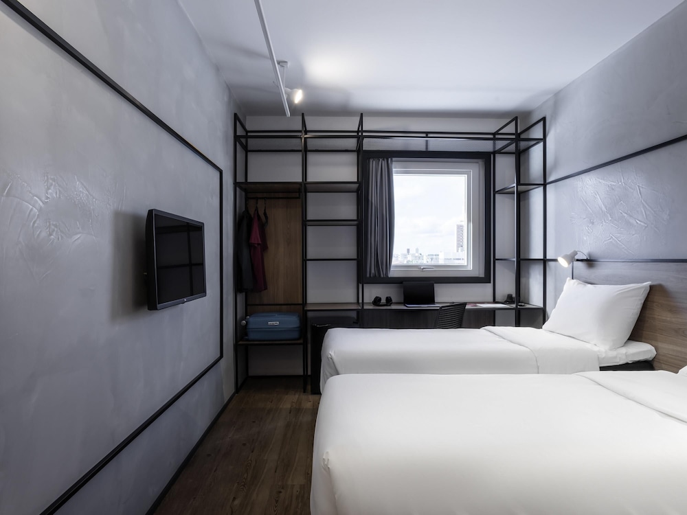 Standard Room, 2 Twin Beds photo 3