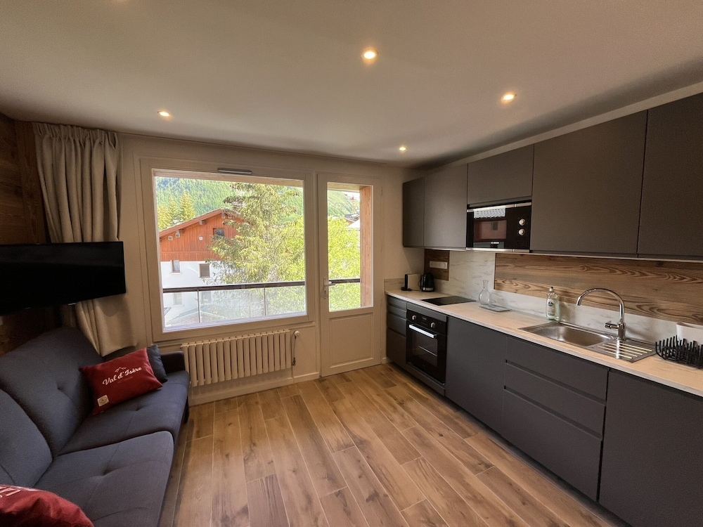Studio, Ensuite, Mountain View (315)