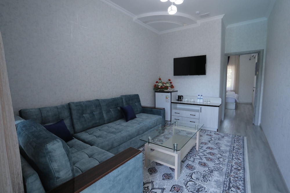 Deluxe Double or Twin Room, Pool View photo 1