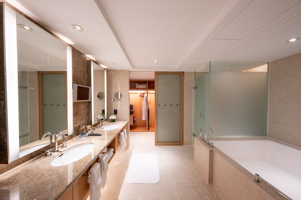 Deluxe Suite, 1 King Bed