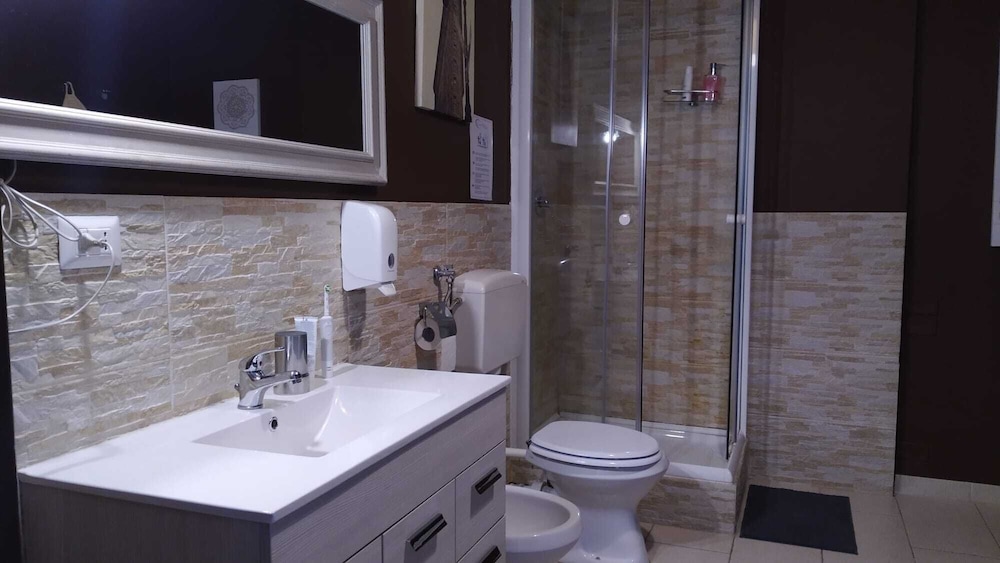 Triple Room, Ensuite (82) - Photo 9