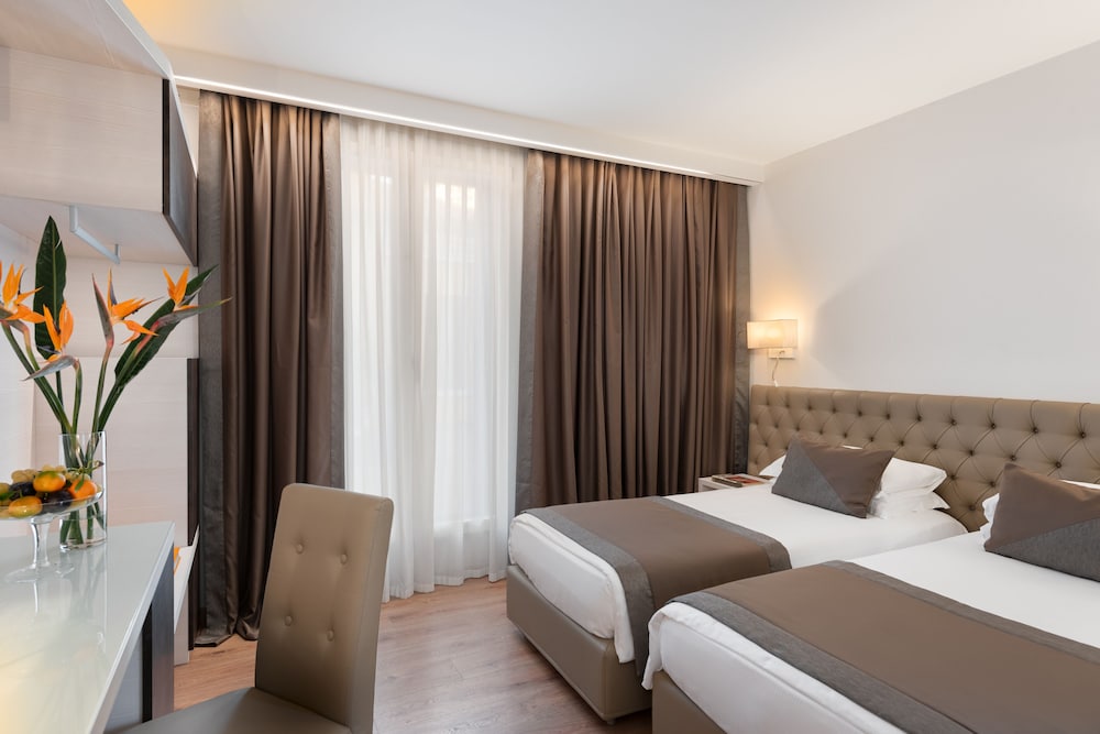 Superior Double Room, 2 Twin Beds - Photo 7