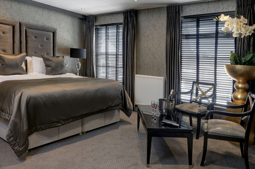 Superior Suite, 1 King Bed, Non Smoking - Photo 2