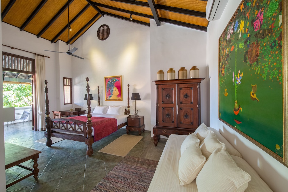 Deluxe Room, 1 King Bed, Balcony, Pool View (Evening Tea Service Included)