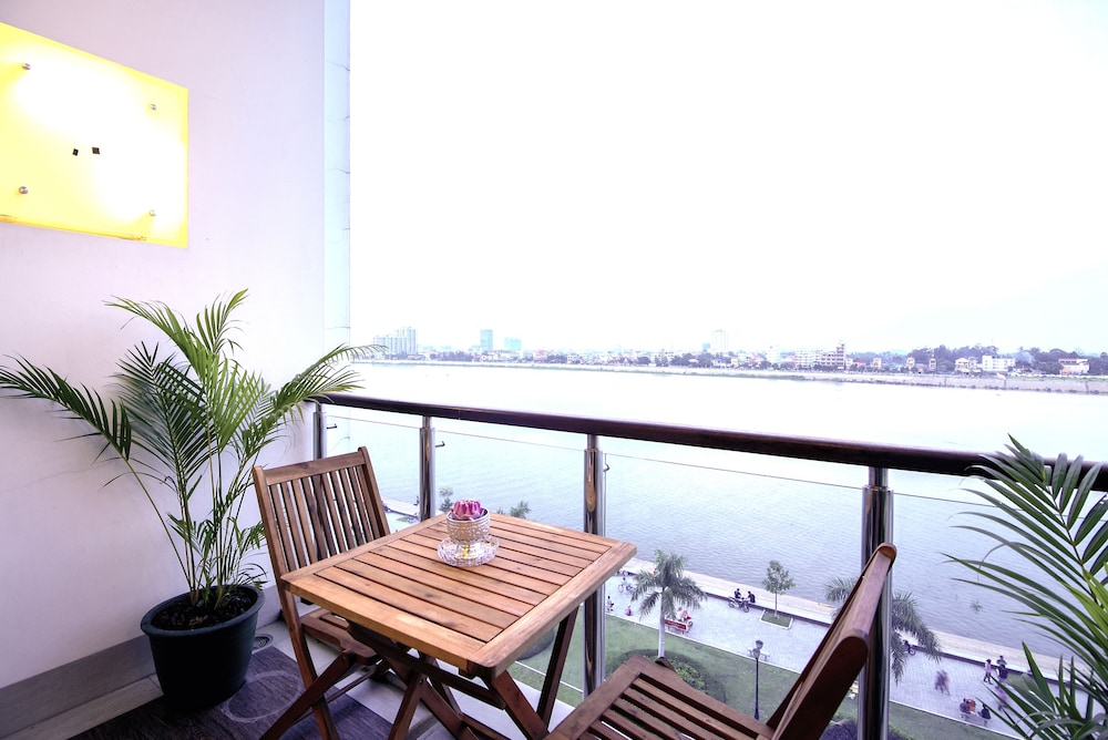Deluxe Twin Room, Balcony, River View photo 2