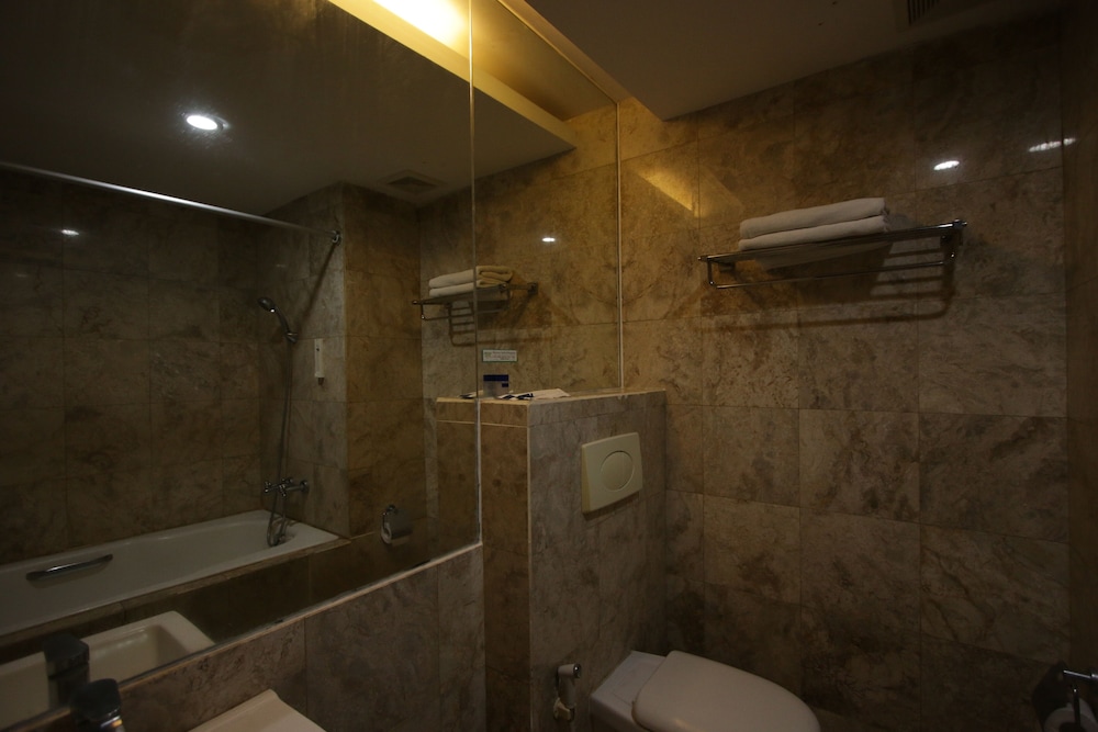 Family Double Room, 1 King Bed - Photo 5