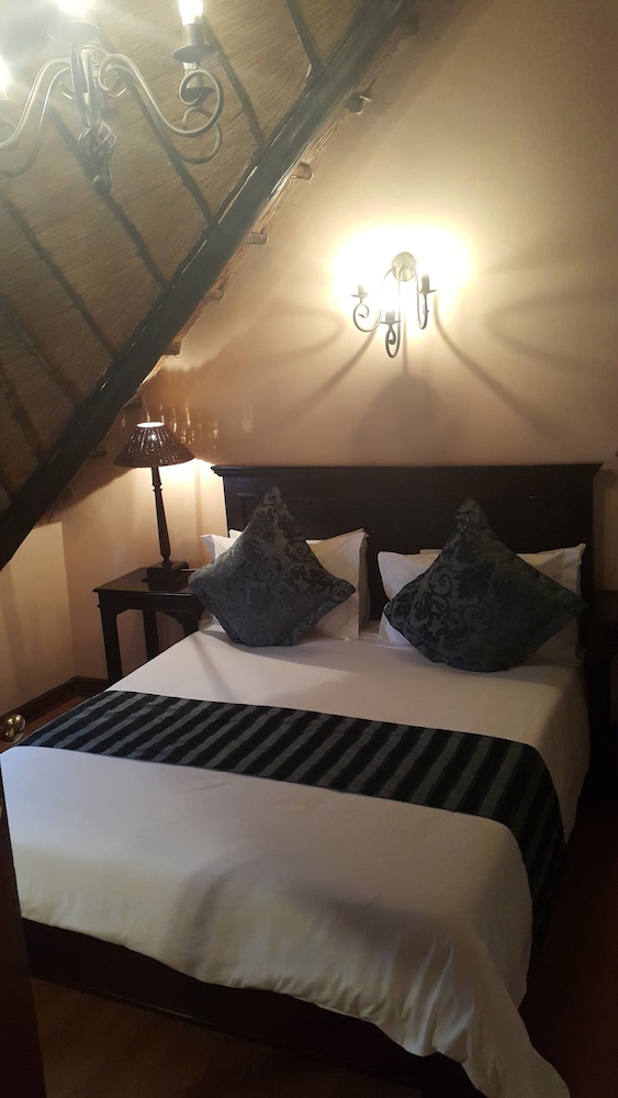 Deluxe Room, 1 Queen Bed, Non Smoking, Garden View photo 1