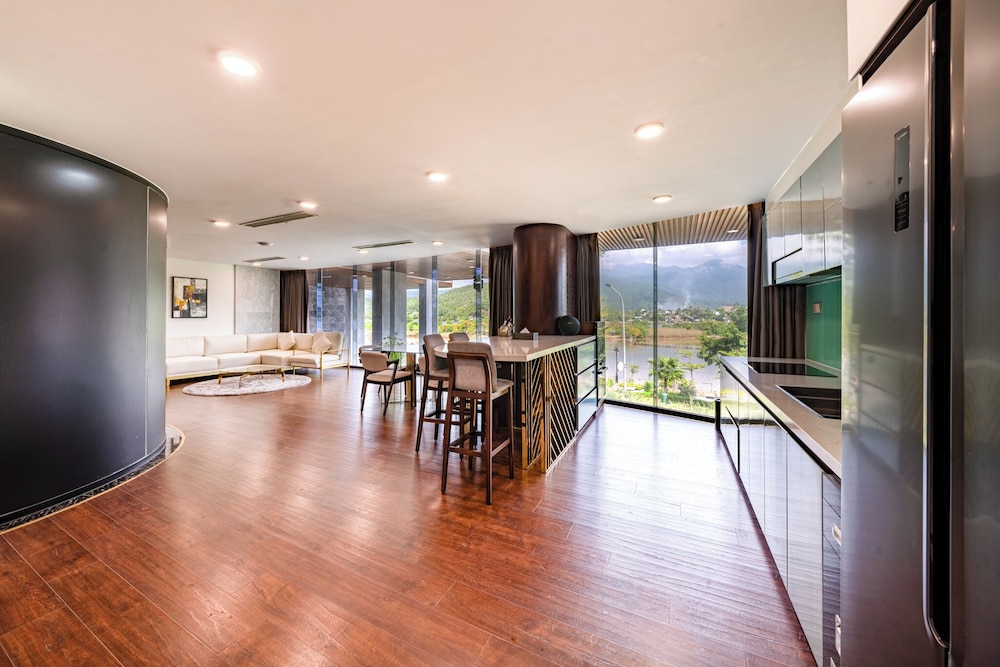 Royal Suite, 2 Bedrooms - Photo 9