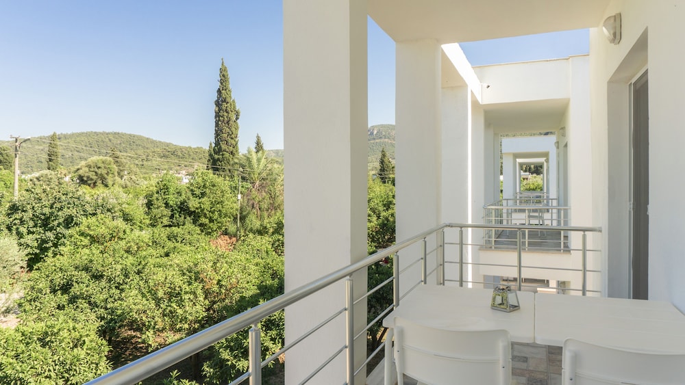 Family Apartment, 2 Bedrooms, Balcony, Garden View (400 meters away) photo 3