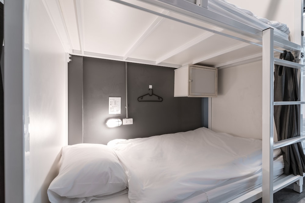 6-Bed Female Dormitory photo 1