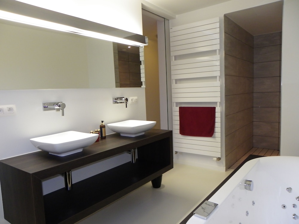 Junior Suite (Massage Bathtub) photo 1