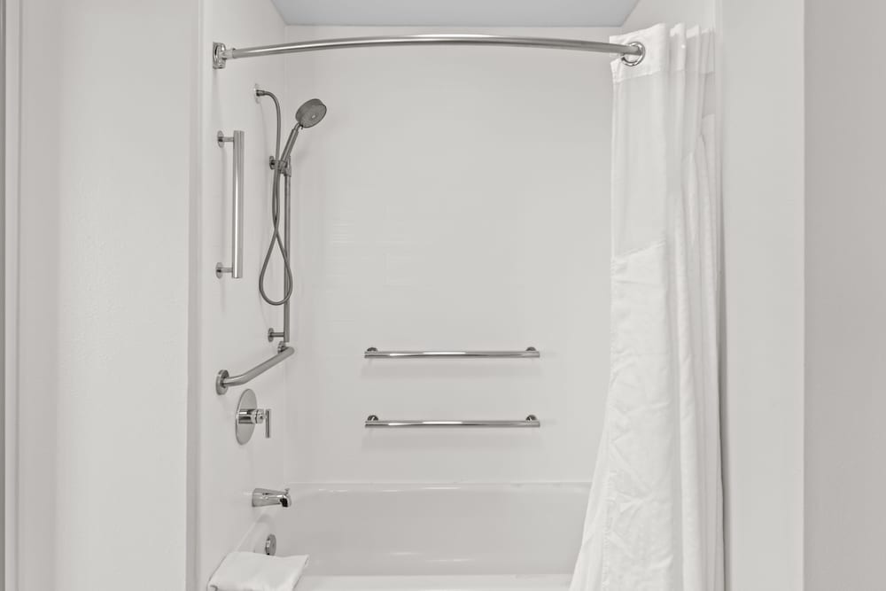 Suite, 2 Queen Beds, Accessible (Mobility, Bathtub) - Photo 4
